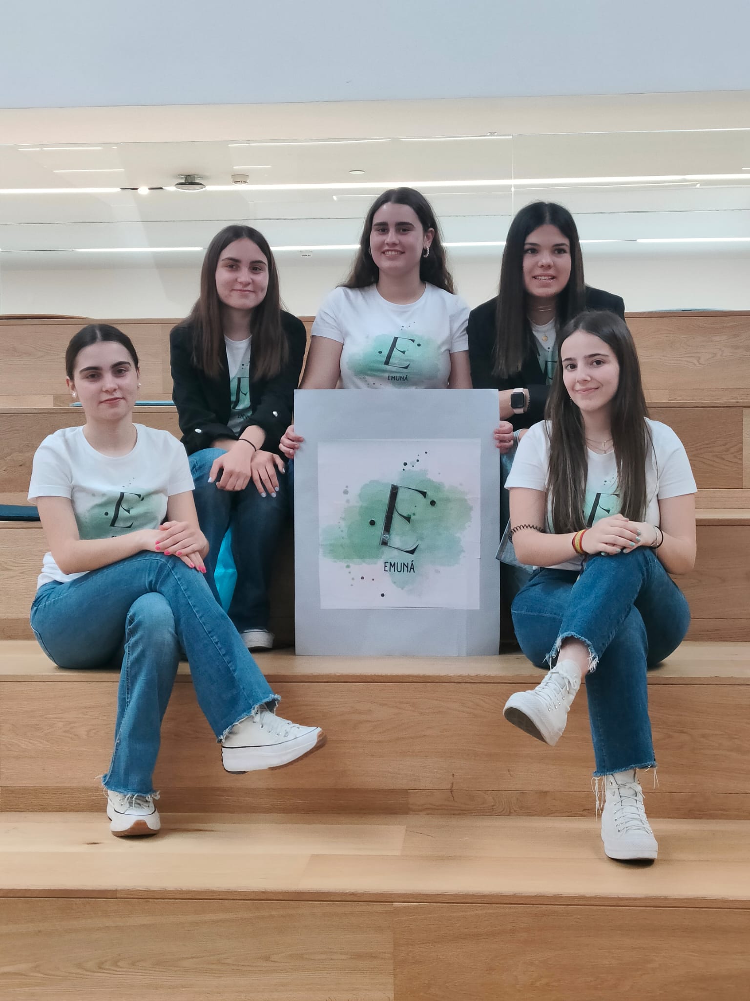 Alumnas del IES Valle del Ebro en el Concurso Nacional YouLead